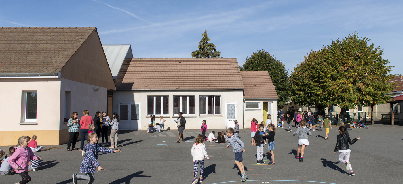 Récréation pour les classes de primaires à l'école St Pierre